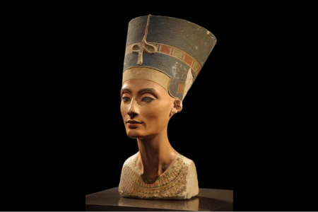 Bust of Nefertiti, 1345 BC